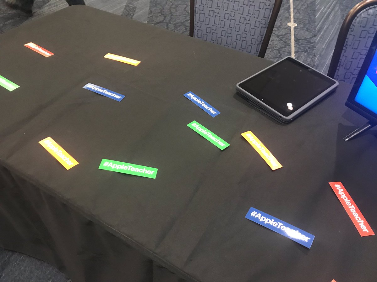 MariaDjurdjevic's tweet photo. With my tribe to try out the Apple Creative Lab! #IDEAcon https://t.co/3xsqzMKXoB