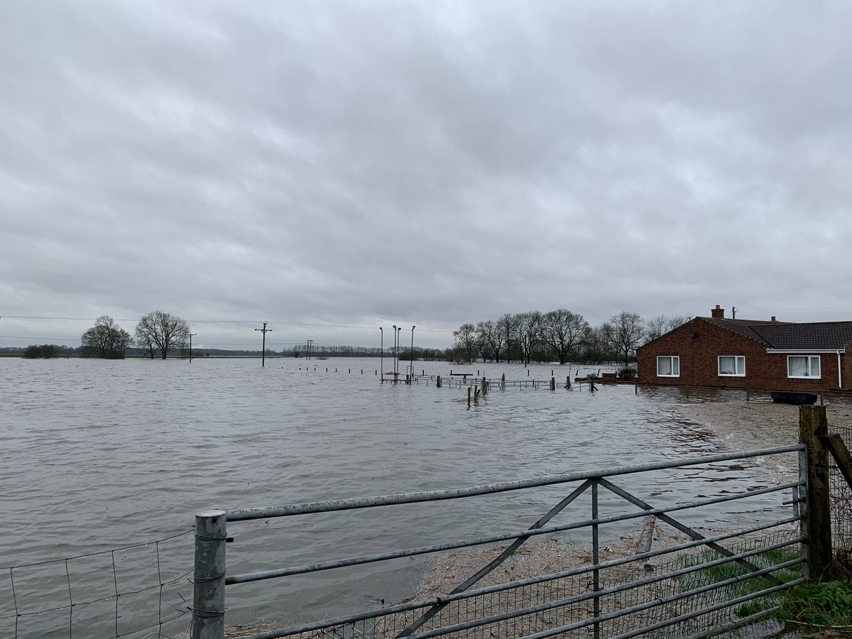 SelbyDC's tweet photo. #floodaware – we are working together with @EnvAgencyYNE @Northyorkscc @NorthYorksFire @NYorksPolice to protect properties along the #RiverAire.  Some homes at Hirst Courtney have been flooded – we’ll all on the ground offering help through @NYorksPrepared https://t.co/CLrDTQu2ze