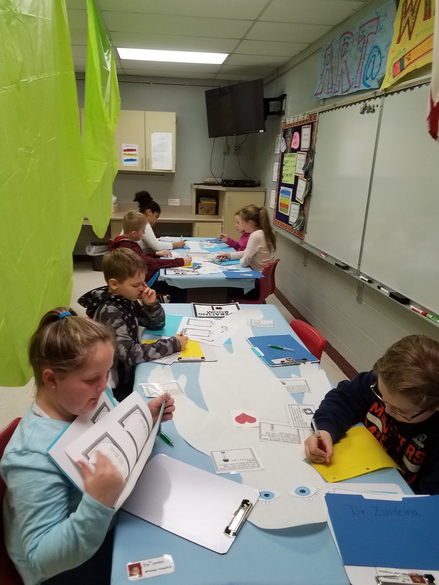 SShepReads's tweet photo. #HospitalTransformation Day 1 The doctors are hard at work! #4thGradeRocks https://t.co/kVvAu72ALt