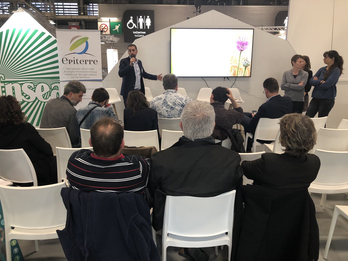 FNSEA's tweet photo. Conférence #EpiTerre sur le stand FNSEA pour une solution clé en main de projets environnementaux réalisés par des agriculteurs sur les territoires #FNSEAetCLIMAT ➡️ https://t.co/sOzkzdFud5 https://t.co/CBYSg4gc8o