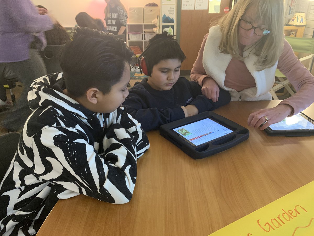 missdekruiff's tweet photo. Excited to work with our friends on what to plant in our garden this year! 

🐓🐐🥒🥬

@KLothamer @RSIHawks https://t.co/dzOvdr5Yp0