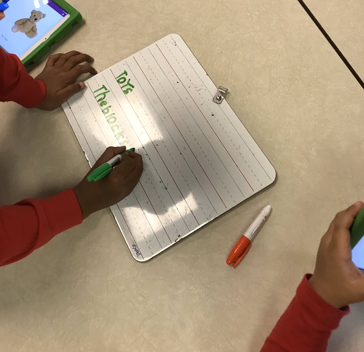 AlexandraBujeya's tweet photo. While practising spelling on the iPad, this student decided to get a whiteboard and marker to write the words he was working on! This was an amazing opportunity to see how technology can be an effective tool in a classroom with young students. @EY_uwindsor https://t.co/3utffgZQbV