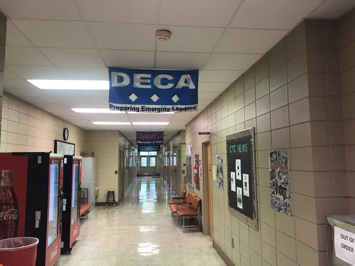 KosyAttalaCTC's tweet photo. Student organization banners displayed in CTC hallway. #SkillsUSA #DECA  #HOSA #FFA https://t.co/XQvuq4nPxM