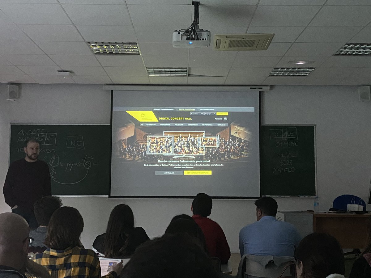 iArtHislab's tweet photo. 📣Ya estamos aquí con el @elbarroquista !! 💬Aún puedes pasarte, si quieres 😎😎
✅Nos introducimos en el mundo cultural desde otro punto de vista @iArtHislab @airun72 @InfoUMA #TransUMA https://t.co/YjeOxXTraA