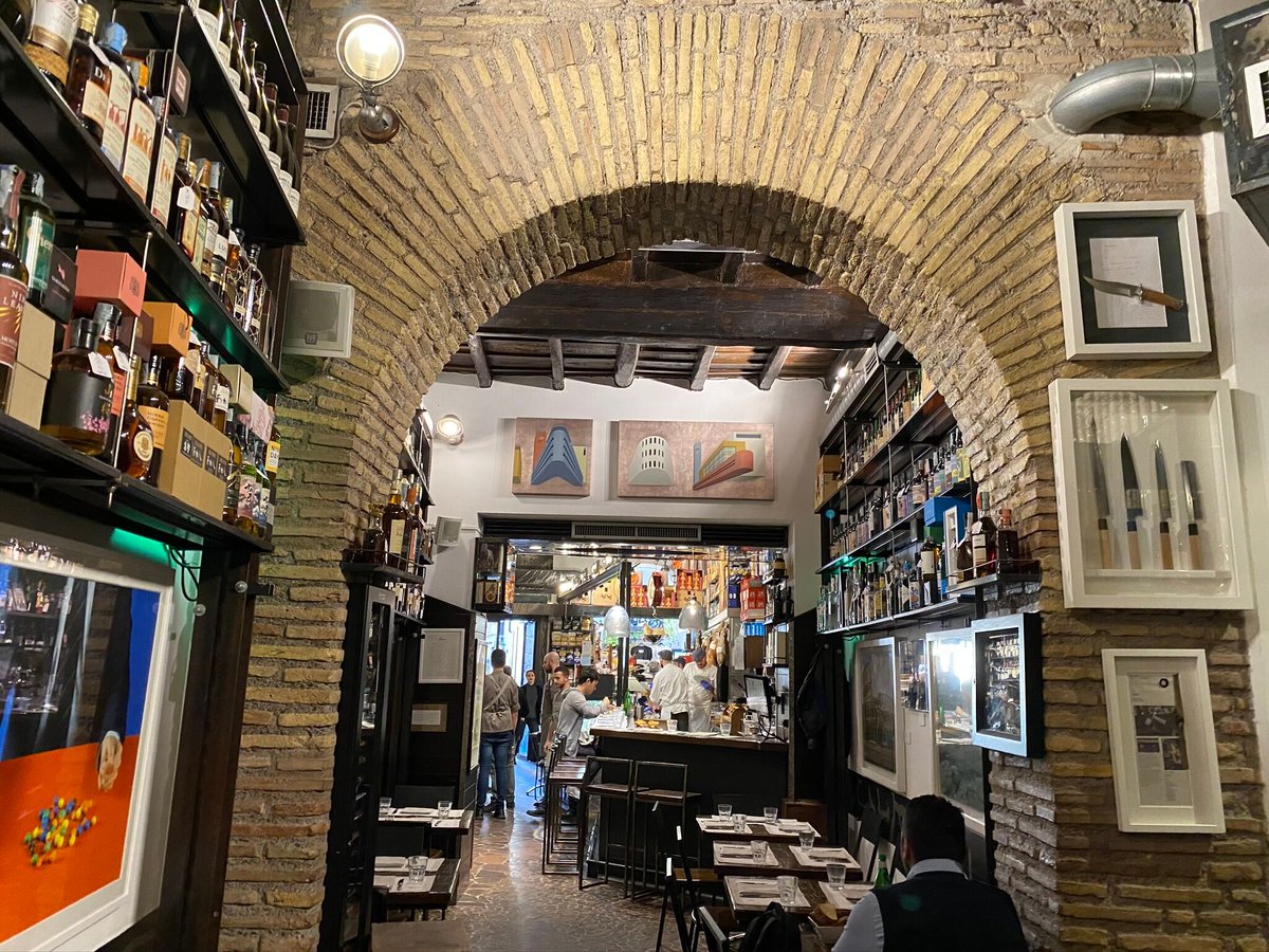ucfoodietv's tweet photo. Could You Live in Rome? See for yourself. Your palate definitely can. https://t.co/XJSRZYuXSo #Rome #couldyoulivehere #expatlife #MoveFromUS #travel #food #wine #mixology #golf #UndercoverJetsetter #JohnDaly #SusanAnzalone #TravelLikeALocal #TravelLikeARockStar #shotOniPhone https://t.co/1j8g3U86KL
