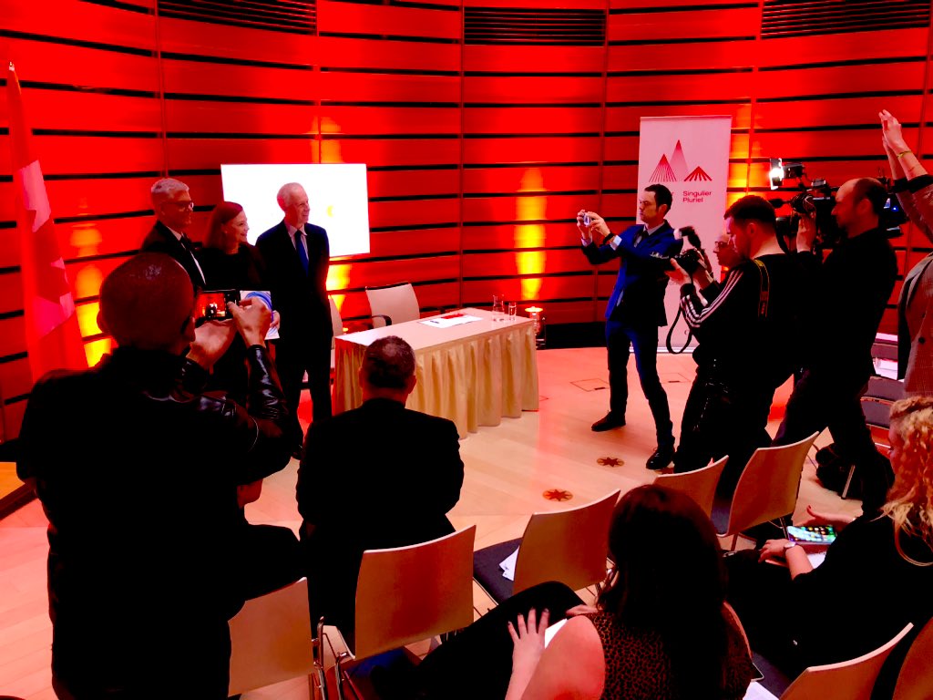 Learning and sharing -
national public broadcasters #CBC and #ZDF sign a collaboration agreement at the Canadian embassy #CanadaFBM2020 cbc.radio-canada.ca/en/media-centr…