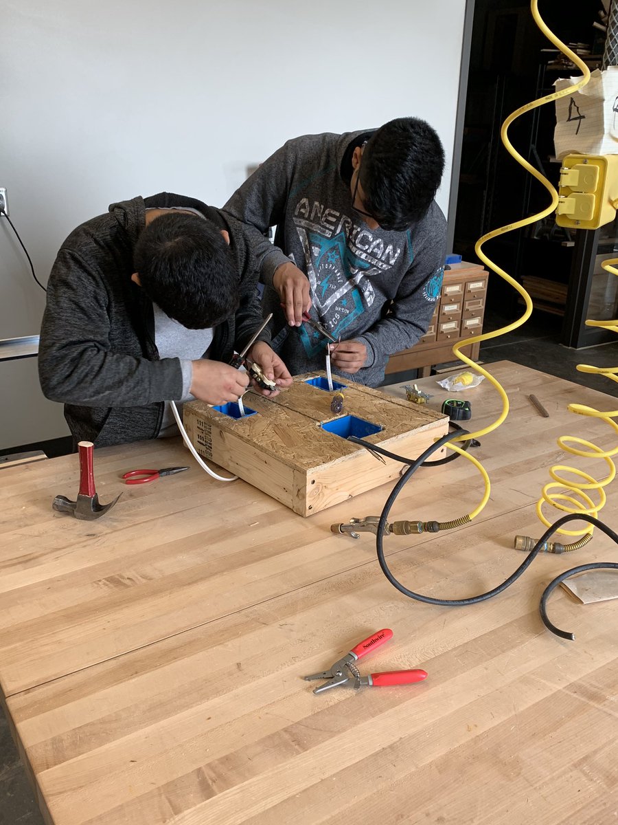 SouthHighMakers's tweet photo. Today in room 1304 Residential construction students learning basic electrical theory.  #Why305 #PublicSchoolProud @USD305 https://t.co/3N4QUtBaO0