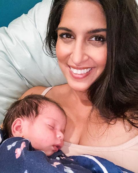 CuddleBright's tweet photo. Our #CuddleBrightMom of the week is Prita (@pritapiekara), mom to adorable baby Anaiya. As a #newmom to a soon-to-be 5 month old, she has lots of sweet moments to share - from relaxing baby massages to warm cuddles at home, Prita &amp; Anaiya are a lovely duo. Check her out! 💛 https://t.co/YkdqBW89BN