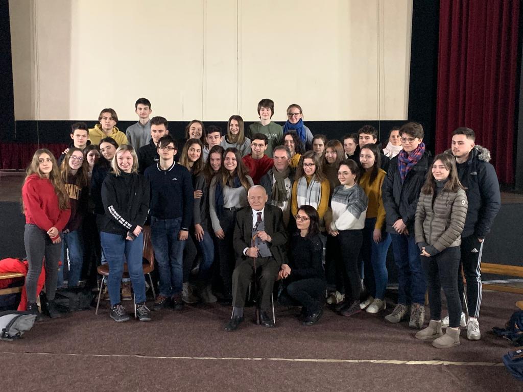 yahadinunum's tweet image. The students had the opportunity to meet Stefan, an eye-witness to the massacre of 881 Jewish men, women and children, killed in the town on August 19th 1942. 

Human connections engender empathy. With empathy we fight hate.

#BeyondMemory