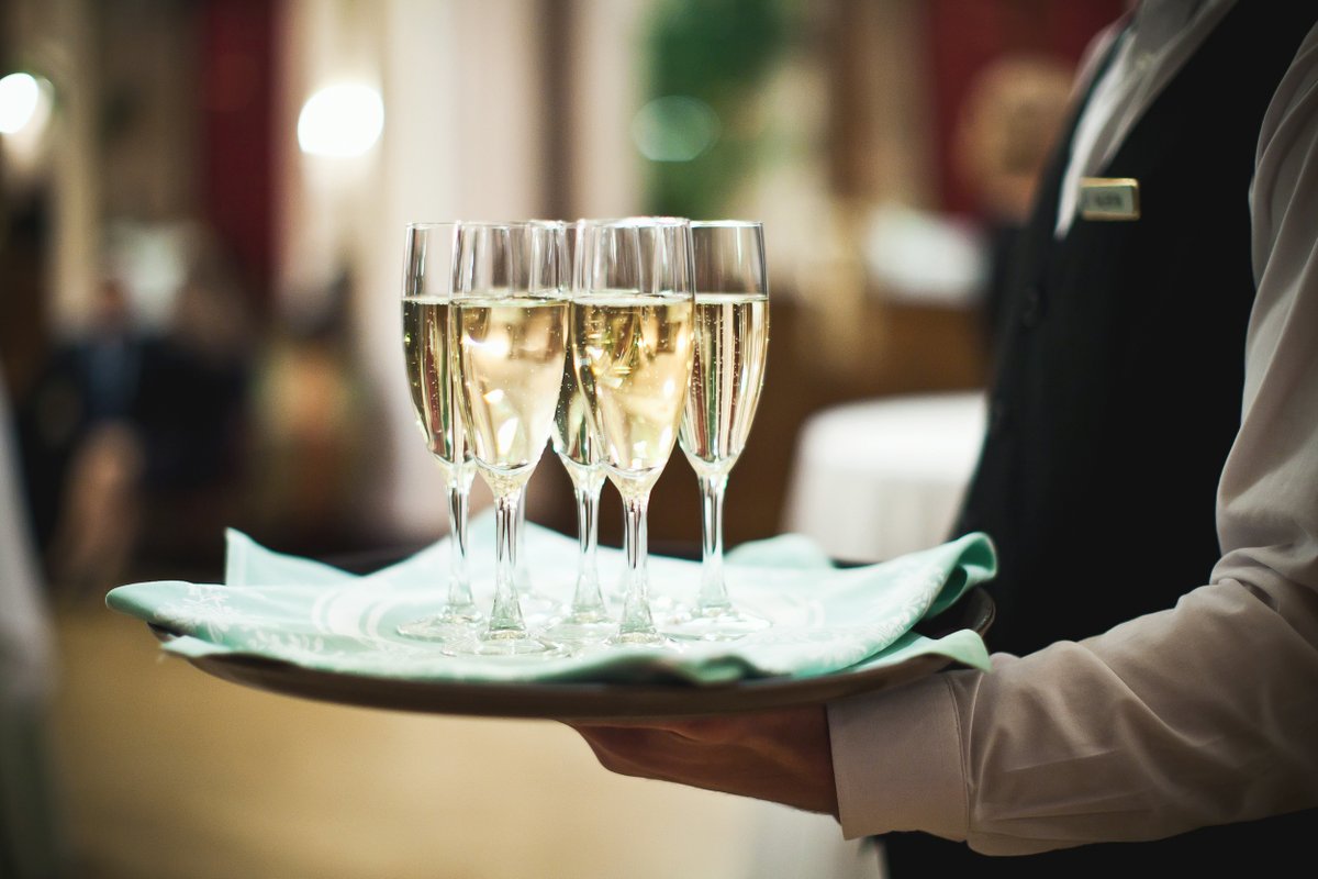 Waiting shifts available near Farnham for Friday 28 February and Sunday 1 March.

£8.21 - £8.50ph

Please give the team a call on 01252 727887 if you are interested.

#Recruitment #Waiting #Surrey #Farnham #HospitalityJobs