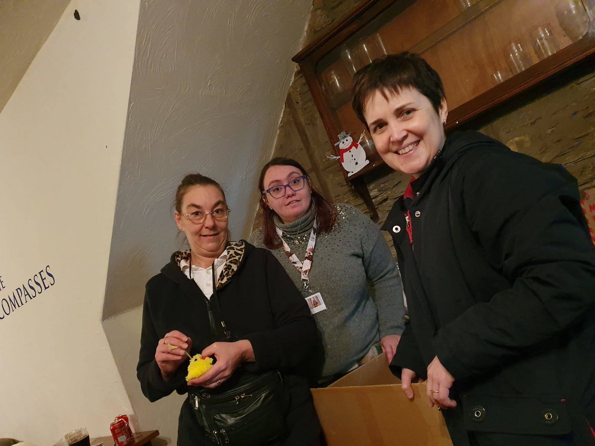 mencapcered's tweet photo. #StDavidsDay π΄σ §σ ’σ ·σ ¬σ ³σ Ώ#Easter #MothersDay crafts 2day @ #Newcastleemlyn arts/crafts morning. Diolch to Rhian from #siopywiber craft shop #castellnewyddemlyn for donation of craft items. #threecompasses #ceredigion @mencap_charity β€οΈ https://t.co/Ee2nRIXgKC