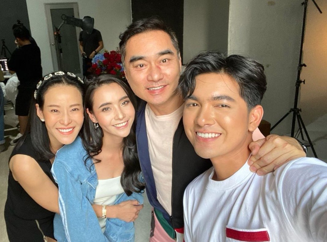 LovemediaThail1's tweet photo. 👍👍#เข้มหัสวีร์ #มุกดานรินทร์รักษ์ กับเบื้องหลัง ถ่ายภาพการกุศล ของ "พี่ใหญ่ อมาตย์ นิมิตภาคย์" เพื่อเผยแพร่รณรงค์ มะเร็งเต้านม ของศูนย์ศิริกิติ์บรมราชินีนาถ ปีที่13 ❤️
#QSCBC #Amat2020 #Ch7HDstars
#LovemediaThailand
#เลิฟมีเดียไทยแลนด์ https://t.co/yIq2FsuMMf