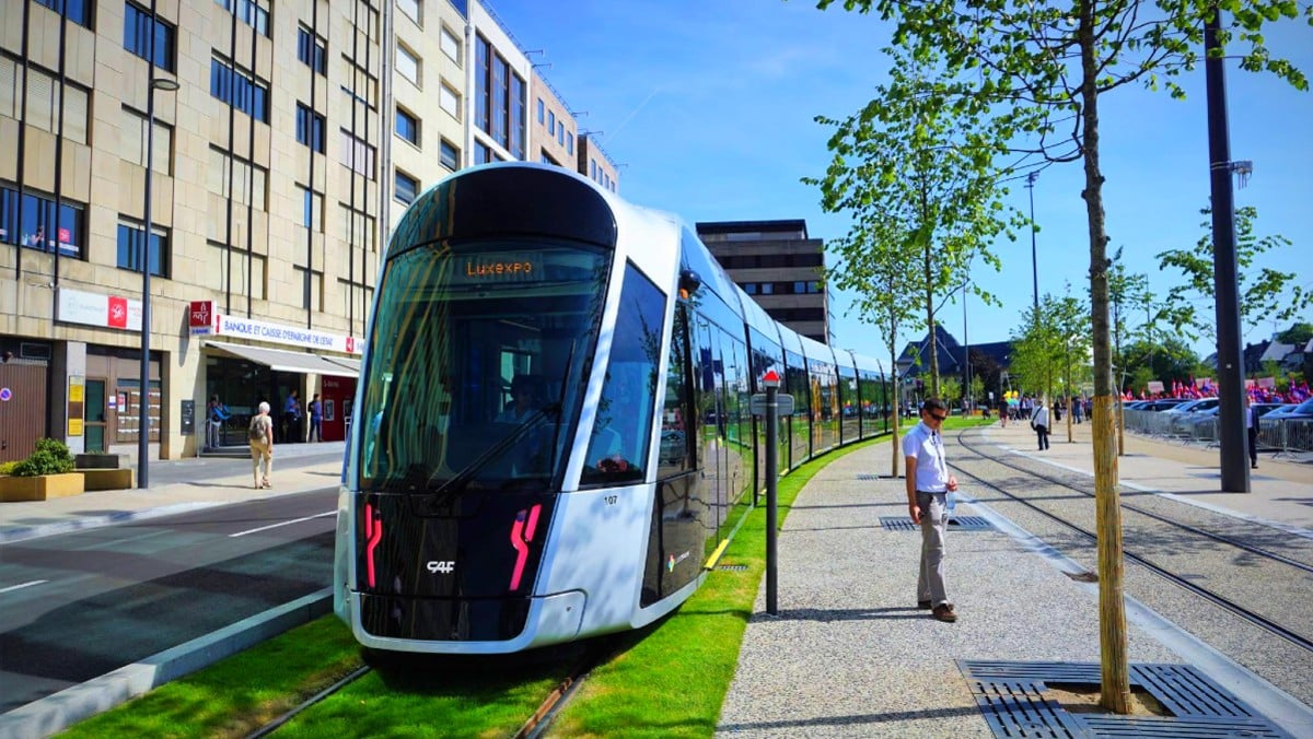 Lüksemburg, toplu taşımanın ücretsiz olduğu ilk ülke oluyor! Vatandaşlar yalnızca kimlik göstererek tren, tramvay ve otobüs gibi toplu taşıma araçlarından ücretsiz faydalanacak.1 Mart tarihinden itibaren ülkedeki tüm tren, tramvay ve otobüsler ücretsiz olacak. #Lüksemburg