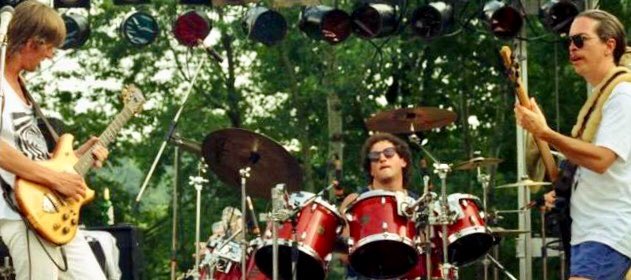 GregDeGug's tweet photo. Long ago w/ #ScottMurawski & #JohnRider of #MaxCreek (not visible in Photo #MarkMercier & the late-great Percussionist #RobFried.) #GretschDrums (6 ply maple 🍁) ZildianCymbals (mostly K’s). 🙏🎷🎊 https://t.co/NvS94o9au9