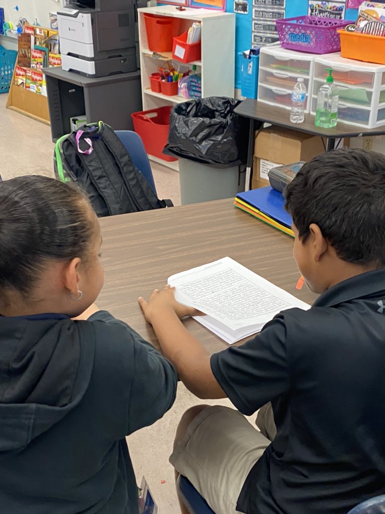 teacherjen23's tweet photo. We are busy peer editing our partners informational writing prompts! #learningfromourpeers #psepride #4thgradewriting https://t.co/DCYsynBly0