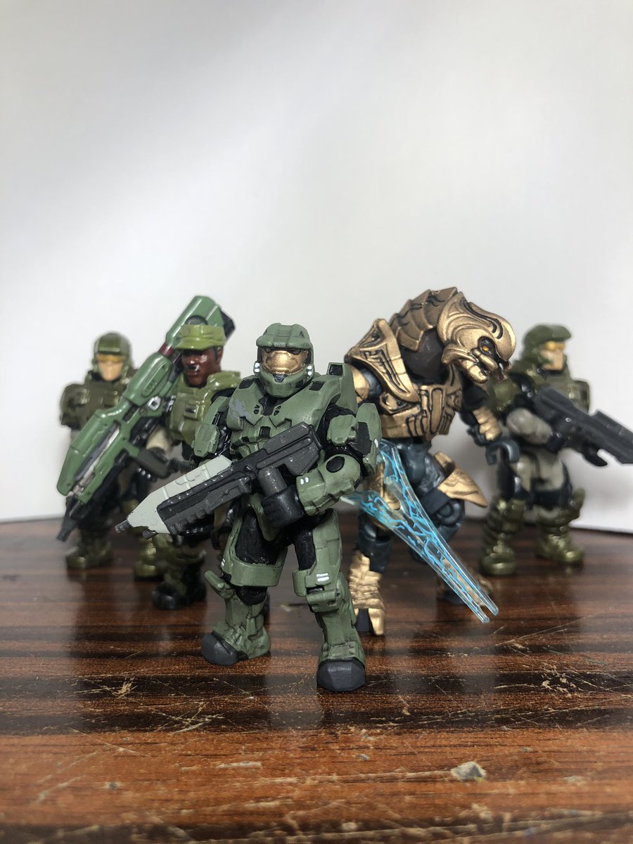 TheGcustoms's tweet photo. Hey guys! Here’s the full reveal of Master Chief from halo 3! SUPER SUPER happy with the final product; much improved from last time. Like an RT if you please! 💚 #halospotlight #halo #megaconstrux #gaming #xbox #john117 https://t.co/QsGRIePP1l