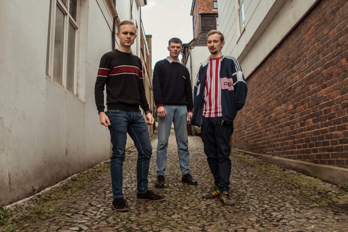'It's very 90's Britpop mixed in with some 00's Indie-Rock sensibilities, laden with harmonious vocals and passionate lyrics.' 

It's All Indie on our new single 'You're a Dreamer'. Listen to it now! 💙

Briony Graham Rudd 📷