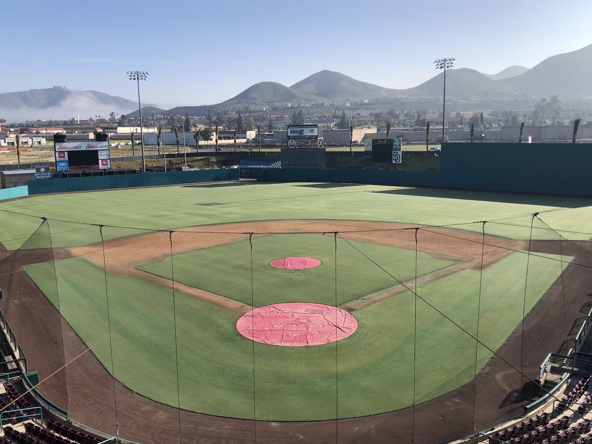 McCallStorm's tweet photo. Good morning from Lake Elsinore! #LifeAtTheDiamond https://t.co/NfjtctcBD3
