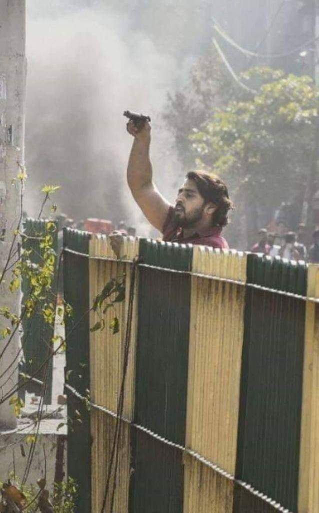 SultanDesi's tweet photo. @Kritika_Kamra Anti CAA just practicing his fundamental right. Too bad you were out of his range https://t.co/C9unqxh7GB