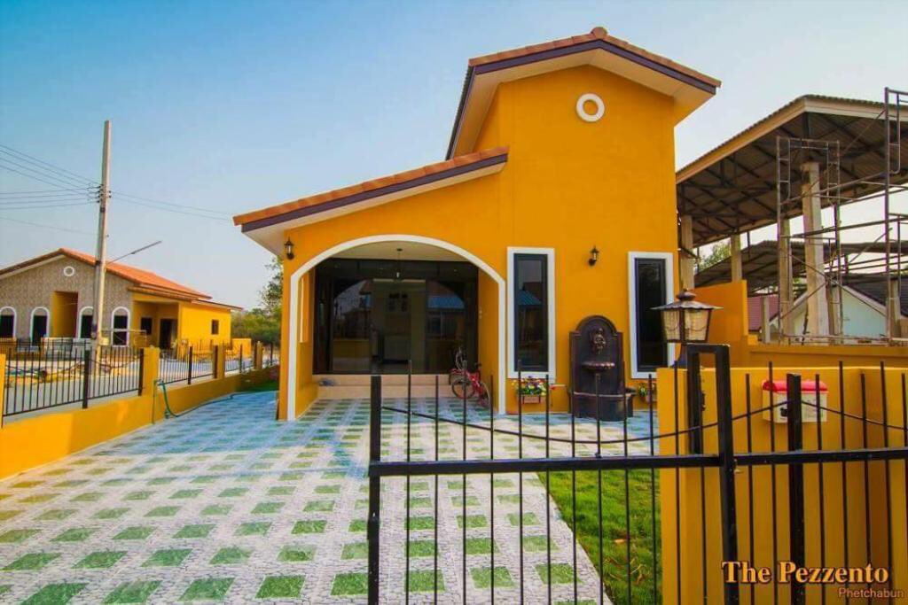 travalssale's tweet photo. “Cozy Tuscany house phetchabun” บ้านพักที่ให้กลิ่นอายแนวอิตาลีหน่อยๆ เข้ากับอากาศ
สบายๆในเมืองเพชรบูรณ์ สงกรานต์นี้ยังว่าง ^^

รายละเอียดที่พัก คลิกที่นี่ : https://t.co/FWhTHhpxWX https://t.co/QtdgRQ5Lek