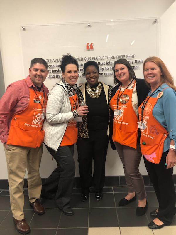 HauganJen's tweet photo. So this just happened... I was hoping I would be able to meet Ann-Marie Campbell and we were able to on day one. #hdu #HDUSSC https://t.co/r3YyGN19nu
