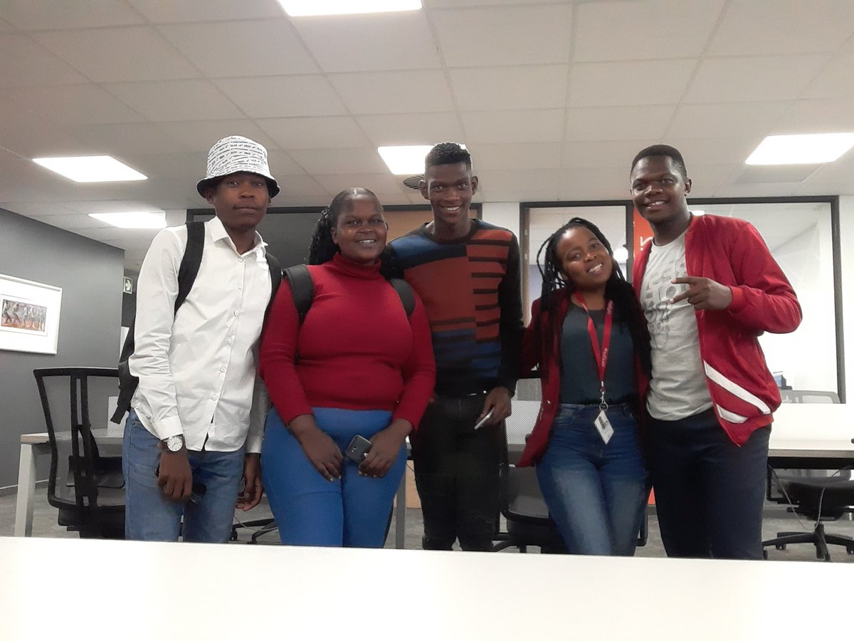 Keoi_In_Tech's tweet image. Took my cohort to work today, had devs doing 20min presentations of their projects. Today we had 8 presentations (IoT, SASS, Outsystems, Android, React, Py etc) and tomorrow it&apos;s Game development and AI 💃

Think I&apos;m brewing something big here 🤯 #codetelligent #communityleaders