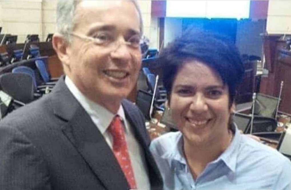 Álvaro Uribe, #ElGranColombiano. Amigo que me ha abierto las puertas de su casa y ha visitado con sencillez la mía. Maestro que me ha enseñado infinidad de cosas. Líder político que ha defendido a Colombia como nadie y a Venezuela, más que muchos venezolanos. #UribeNoEstáSolo