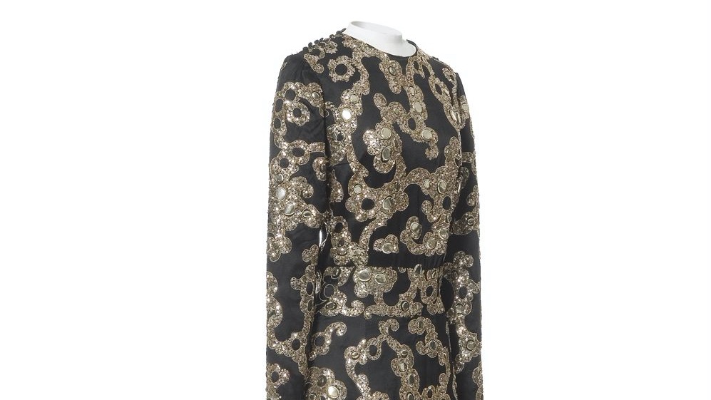 EurFashion's tweet photo. #designertuesday
Black evening dress in rayon covered with a golden embroidery, 1935-1940 ca.
The dress is a creation of #Mainbocher, a fashion label founded by the American couturier Main Rousseau Bocher, established in 1929 in Paris.
https://t.co/mjaIyEvtbf
@madparisfr https://t.co/Xi5h7aO2al