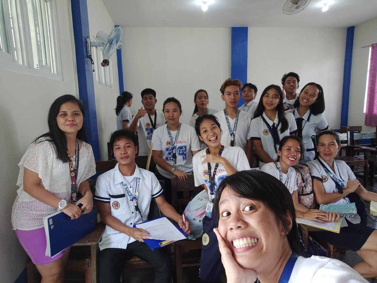 EmlynLanon's tweet photo. This is the first batch of students who warmly welcomed me to the world of adults. Mahirap sa una dahil iba ang orientation ko, pero through their enthusiasm and smiles, I was able to pull through. #CollegeTeaching  #WeGrowTogether https://t.co/sN9oKFq6l0