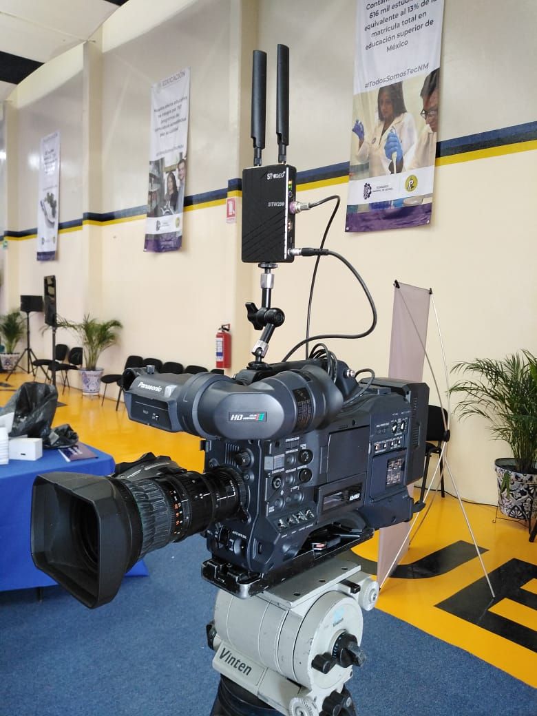 BURSTMX's tweet image. ¡ADIÓS A LOS CABLES!
Sistema de cámara inalambrica.  Redes sociales📲.
fb: @BurstComMexico
tw:@BURSTMX
in: BURST COM SA DE CV
#producción #camara #cameraoperator #filmproduction #filmando  #detrasdecamaras #paraquemexicofilmemas
#Panasonic, #BURSTCOM, #burst, #negocios, #burstCom