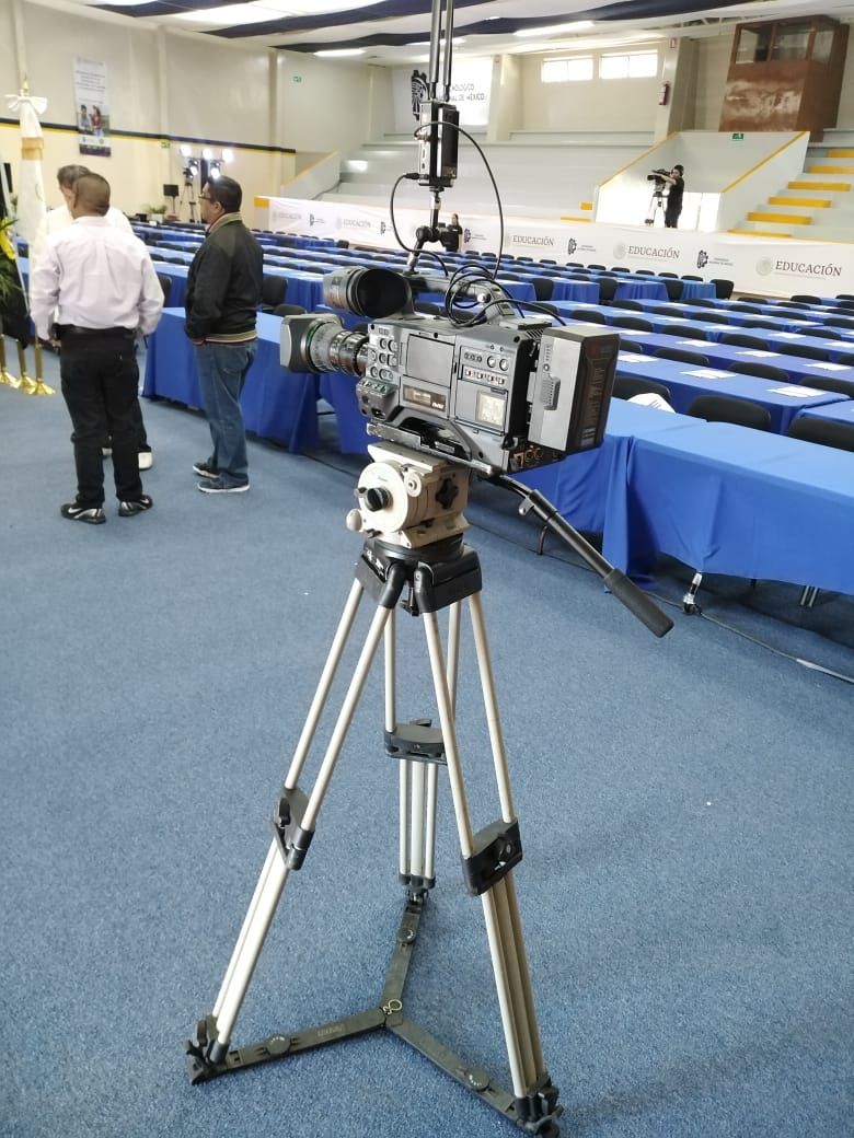 BURSTMX's tweet image. ¡ADIÓS A LOS CABLES!
Sistema de cámara inalambrica.  Redes sociales📲.
fb: @BurstComMexico
tw:@BURSTMX
in: BURST COM SA DE CV
#producción #camara #cameraoperator #filmproduction #filmando  #detrasdecamaras #paraquemexicofilmemas
#Panasonic, #BURSTCOM, #burst, #negocios, #burstCom