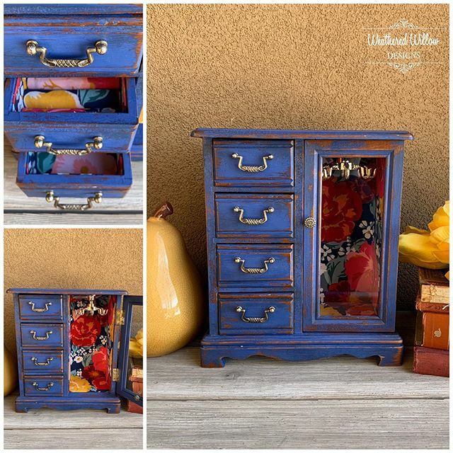 WWillowDesigns's tweet photo. This beautiful Napoleonic blue jewelry box with vibrant floral print interior is eye-catching yet functional!
.
.
.
#weatheredwillowdesigns #jewelrybox #homedecor #vintage #upcycled #relovedfurniture #anniesloanchalkpaint #napoleonicblue https://t.co/ANo8itqKqZ