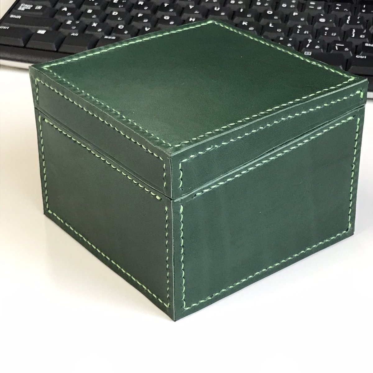 Swb 530 A Twitter 拝み合わせ縫い 挑戦中の革箱3個目 未だ未だ理想には遥かに遠い だけど挑戦は本当に楽しい レザークラフト Swb 530 A Twitter 拝み合わせ縫い 挑戦中の革箱3個目 未だ未だ理想には遥かに遠い だけど挑戦は本当に楽しい レザークラフト