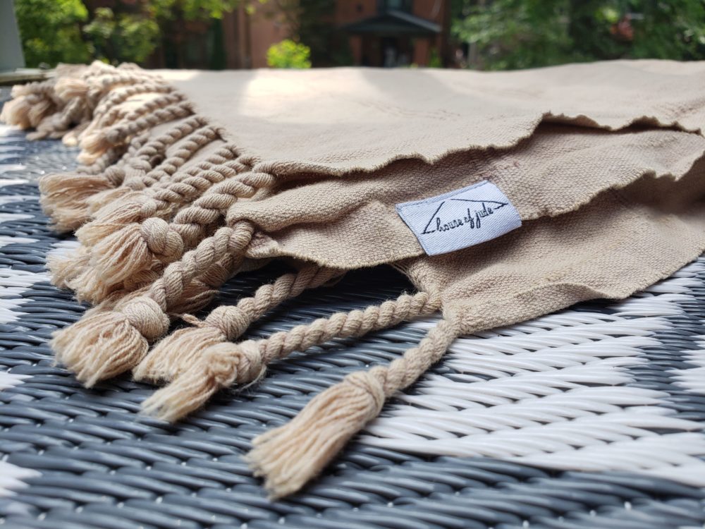 vaneairportmag's tweet image. #carryonessentials  
One carry on essential we recommend is @judetowels  's Turkish towel. It's super versatile, 100% cotton, light, and repels both sand and grass. Rolls up to the size of  a water bottle!  #inflightwellness #inflightmode #houseofjude #turkishtowel