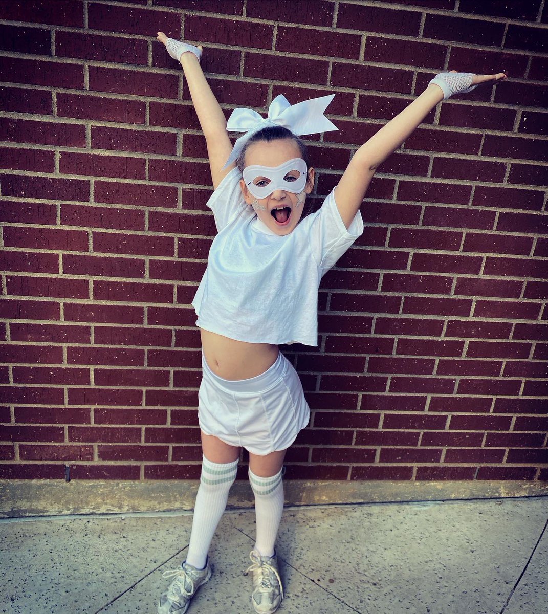 bgipson23's tweet photo. NCA week day 3! Stunt group color day! Zoe’s group decided on white! @DynamiteExcite #ticktickboom  #stuntgroups #ncaweek https://t.co/dte8HovVlq