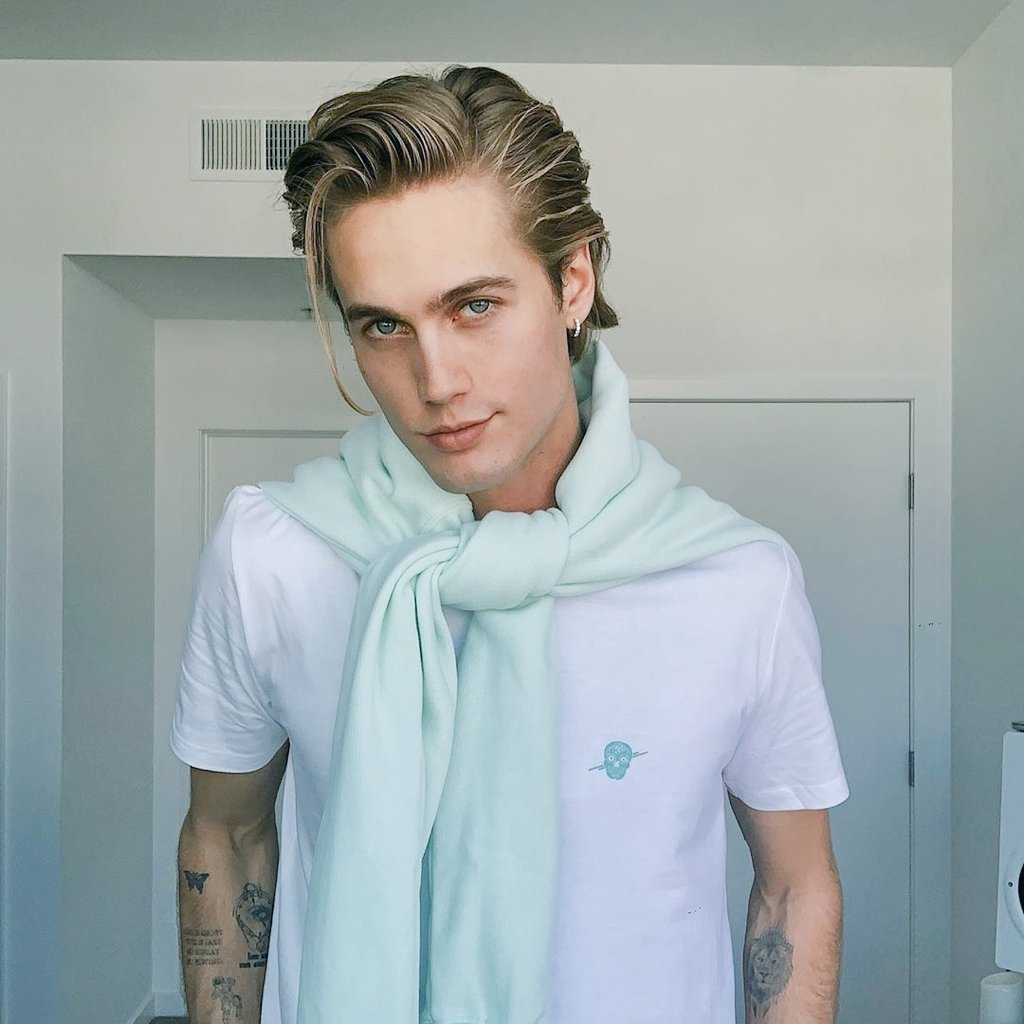 UnstableWitchx's tweet photo. ⠀❝ LYSANDER
⠀⠀⠀SALTZMAN. ❞
⠀    ▃▃▃▃▃▃▃▃▃▃ 

⠀⠀ — ʀᴏʟ ᴍᴇᴅɪᴏ﹣ᴇxᴛᴇɴsᴏ.
⠀ ⠀— ᴀʙɪᴇʀᴛᴏ ᴀ ᴛʀᴀᴍᴀs.
⠀ ⠀— #LEGACIESRP  / #FREEROL. https://t.co/W55Jl4Qp7k