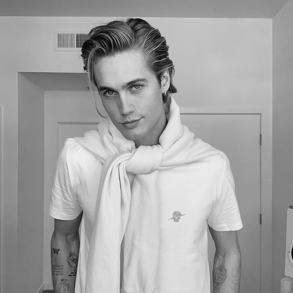 ⠀❝ LYSANDER
⠀⠀⠀SALTZMAN. ❞
⠀    ▃▃▃▃▃▃▃▃▃▃ 

⠀⠀ — ʀᴏʟ ᴍᴇᴅɪᴏ﹣ᴇxᴛᴇɴsᴏ.
⠀ ⠀— ᴀʙɪᴇʀᴛᴏ ᴀ ᴛʀᴀᴍᴀs.
⠀ ⠀— #LEGACIESRP  / #FREEROL.