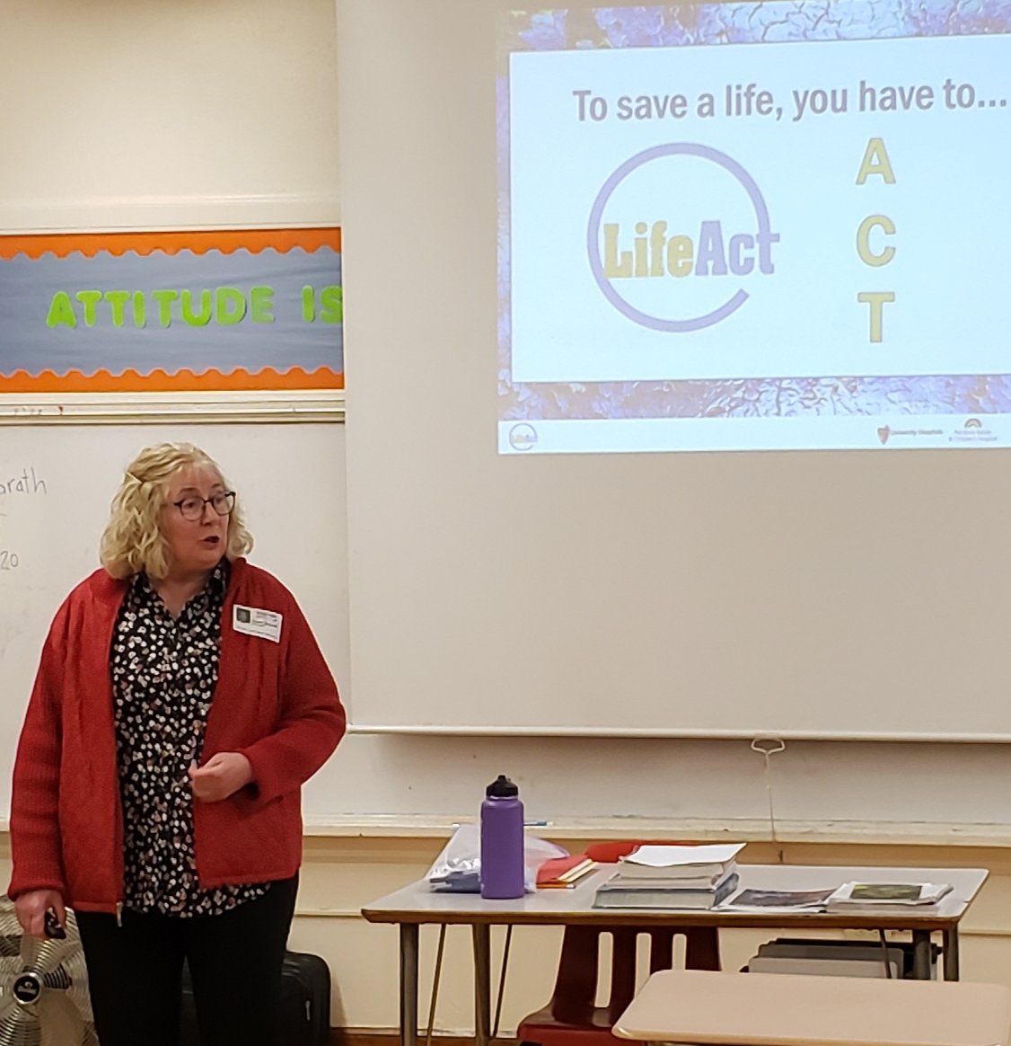 BES_MrsGiel's tweet photo. Thank you Dr. McGrath from @lifeact_neohio for speaking to our Jr. High and HS Health classes again this semester! This is Dr. McGrath's 3rd year visiting Berkshire! #SuicidePrevention #RecognizingDepression #SaySomething #ACT https://t.co/HVm5tAGGuV