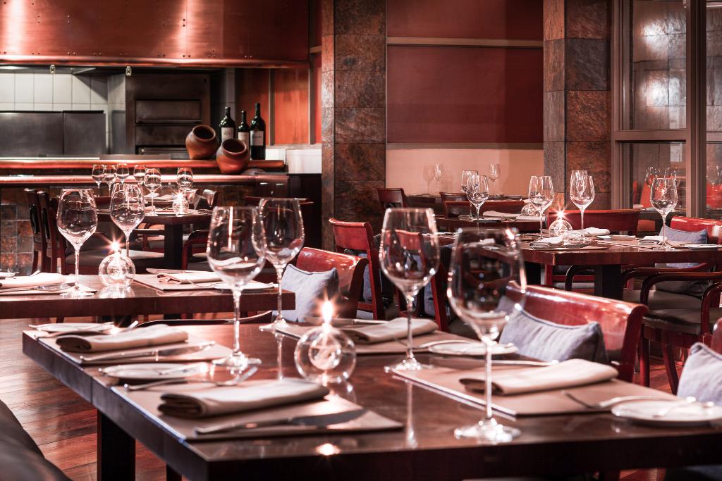 Lo mejor en gastronomía lo tienes en nuestro restaurant Latin Grill.
Ven a disfrutar de una rica velada con nosotros.