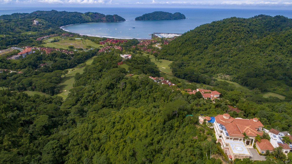 ChristiesHomes's tweet photo. This #MastersCircle Monday, take in the exquisite ocean views that characterize this Mediterranean-style villa in Los Sueños on Playa Herradura via @Luxury_Homes_CR https://t.co/OzrwE4pYMx https://t.co/xR2d14HfJw