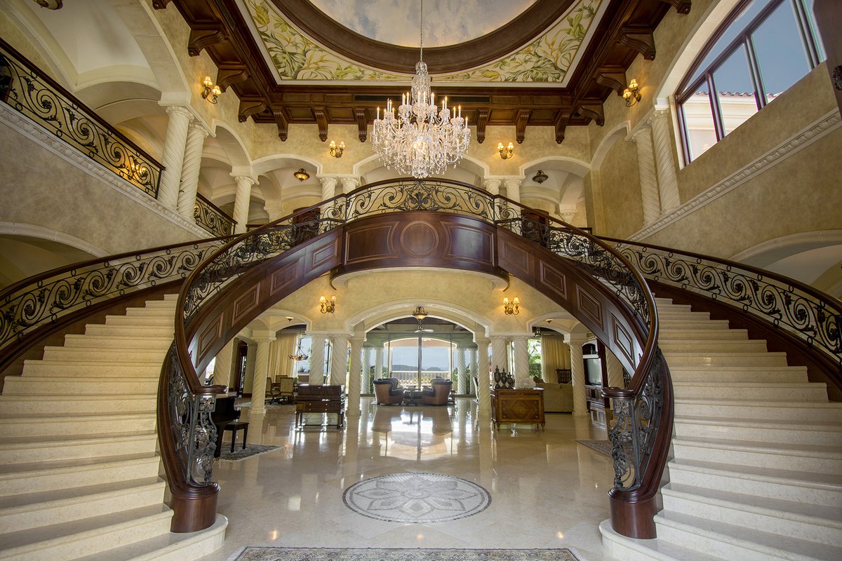 ChristiesHomes's tweet photo. This #MastersCircle Monday, take in the exquisite ocean views that characterize this Mediterranean-style villa in Los Sueños on Playa Herradura via @Luxury_Homes_CR https://t.co/OzrwE4pYMx https://t.co/xR2d14HfJw