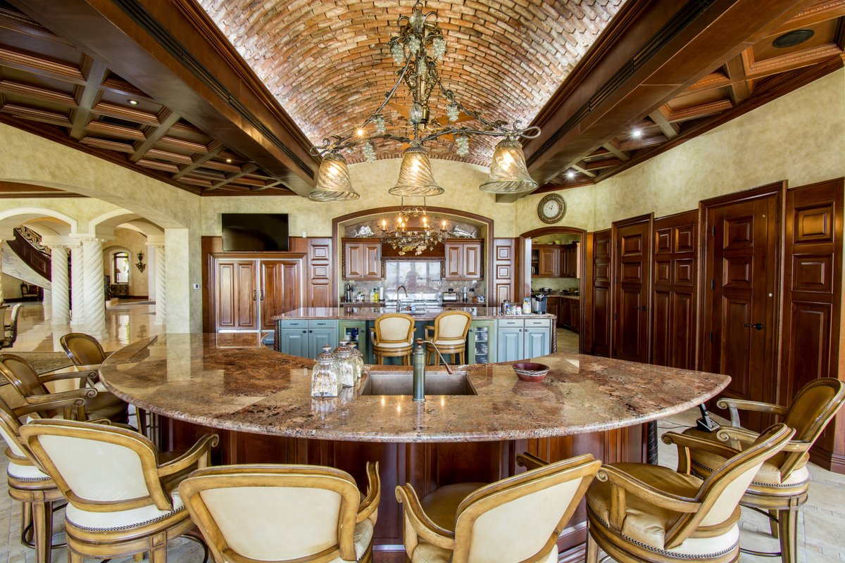 ChristiesHomes's tweet photo. This #MastersCircle Monday, take in the exquisite ocean views that characterize this Mediterranean-style villa in Los Sueños on Playa Herradura via @Luxury_Homes_CR https://t.co/OzrwE4pYMx https://t.co/xR2d14HfJw