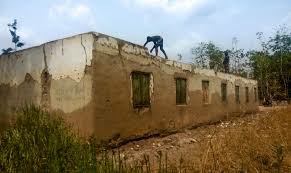 AliUG10's tweet image. Hi Guys today I visited Acholi Primary school in Uganda but situation is really not progressive as children's take's lesson down in tree's BT this happened as result of heavy rain fall that destroyed the class rooms. On that note am calling for help in name of Jesus Christ