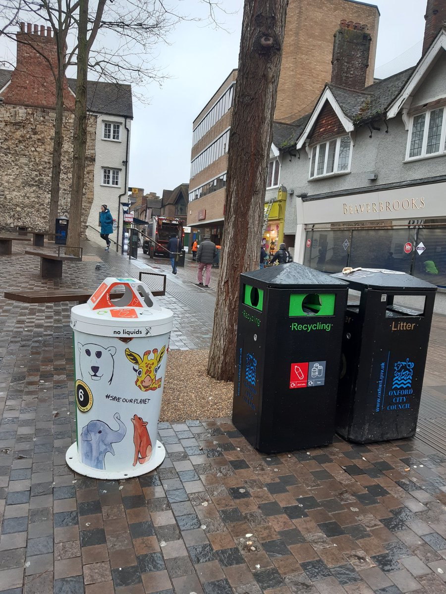 TomHayesBmouth's tweet photo. Great to join @ODS_doinggood in launching Oxford's new on-street coffee cup recycling bins today! Up bright and early with the Recycling Team at Bonn Square to unveil the winning colourful designs for our newest recycling service!☕ 💚 #acupofinspiration https://t.co/3FIEzd8KHZ https://t.co/QPlSSa9uuQ