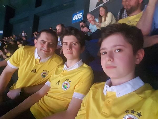 SMurzoglu's tweet photo. Biz seni dik duruşun için sevdik. https://t.co/tfeGyFAL6o