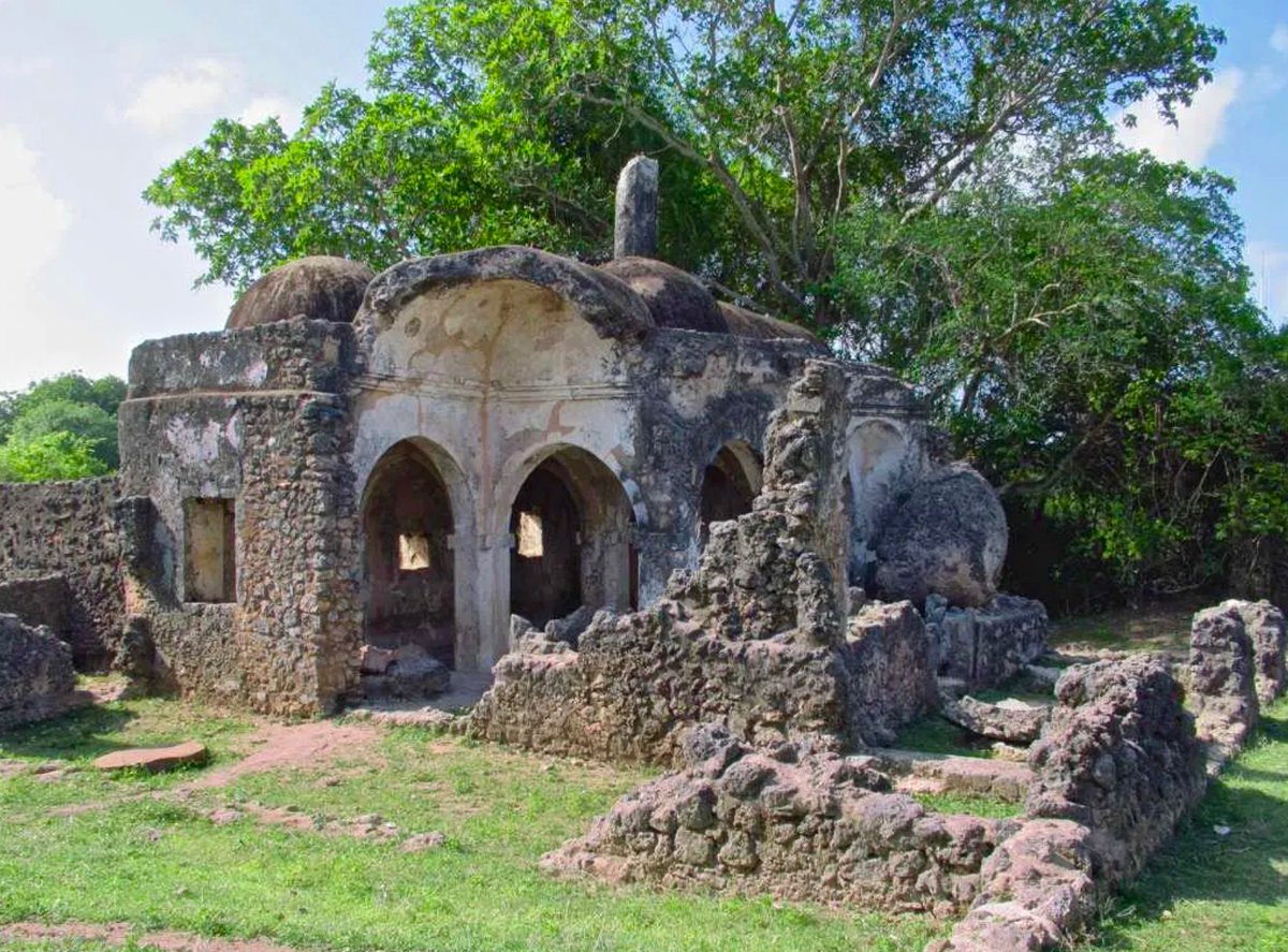 theESCALA's tweet photo. What does #WAUMAKIKiswani mean? ๐ค
The name of this SPI project, WAUMAKI Kisiwani, is an acronym for WAnawake Utamaduni, na MAgofu KIlwa Kiswani loosely meaning #women, #culture, and #ruins in the Swahili language ๐น๐ฟ
#SPIBusinessSchool #BuildFuturesSavePasts #Tanzania https://t.co/rMiPGYrjTz