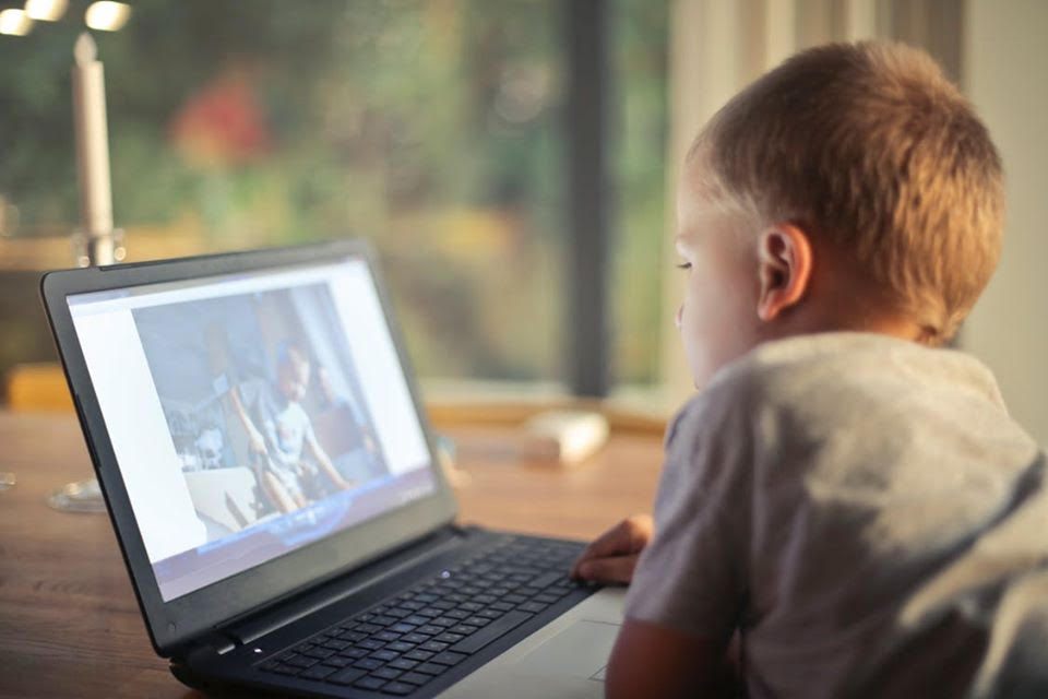 KGABayHouse's tweet photo. Would you like to know more on how to keep your family safe online? https://t.co/yjB0zlxB6u https://t.co/0VdL71EeeK