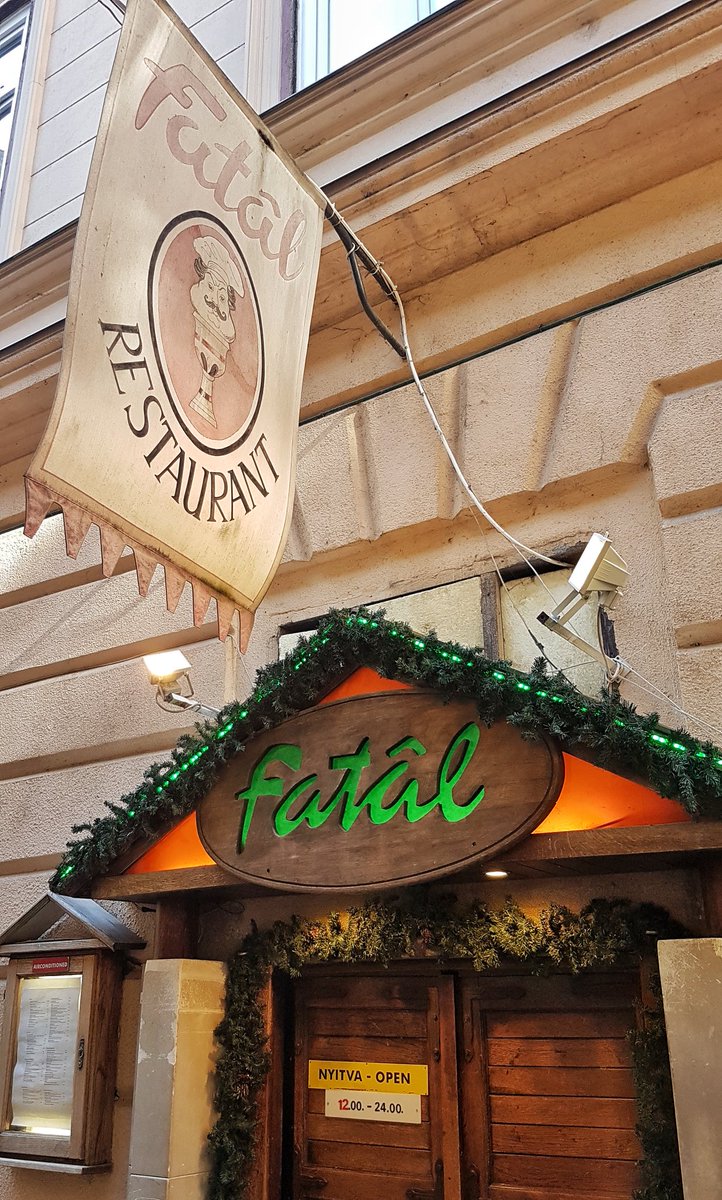 Janonautas's tweet photo. Siguiendo el consejo de @gastroviaje hemos comido en el Fatal Etterem. Un local de comida húngara que nos ha encantado
#budapestcard 
#visitbudapest
#budapestinfo https://t.co/dNzyn7Soh3