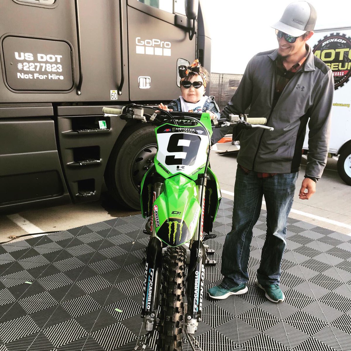 KaytlynnRod's tweet photo. Future #makeuptomud rider! Koastlynn made her dad proud on @AdamCianciarulo bike at her first @AmaSupercrosstv #SupercrossLIVE https://t.co/MLiIijv4XK