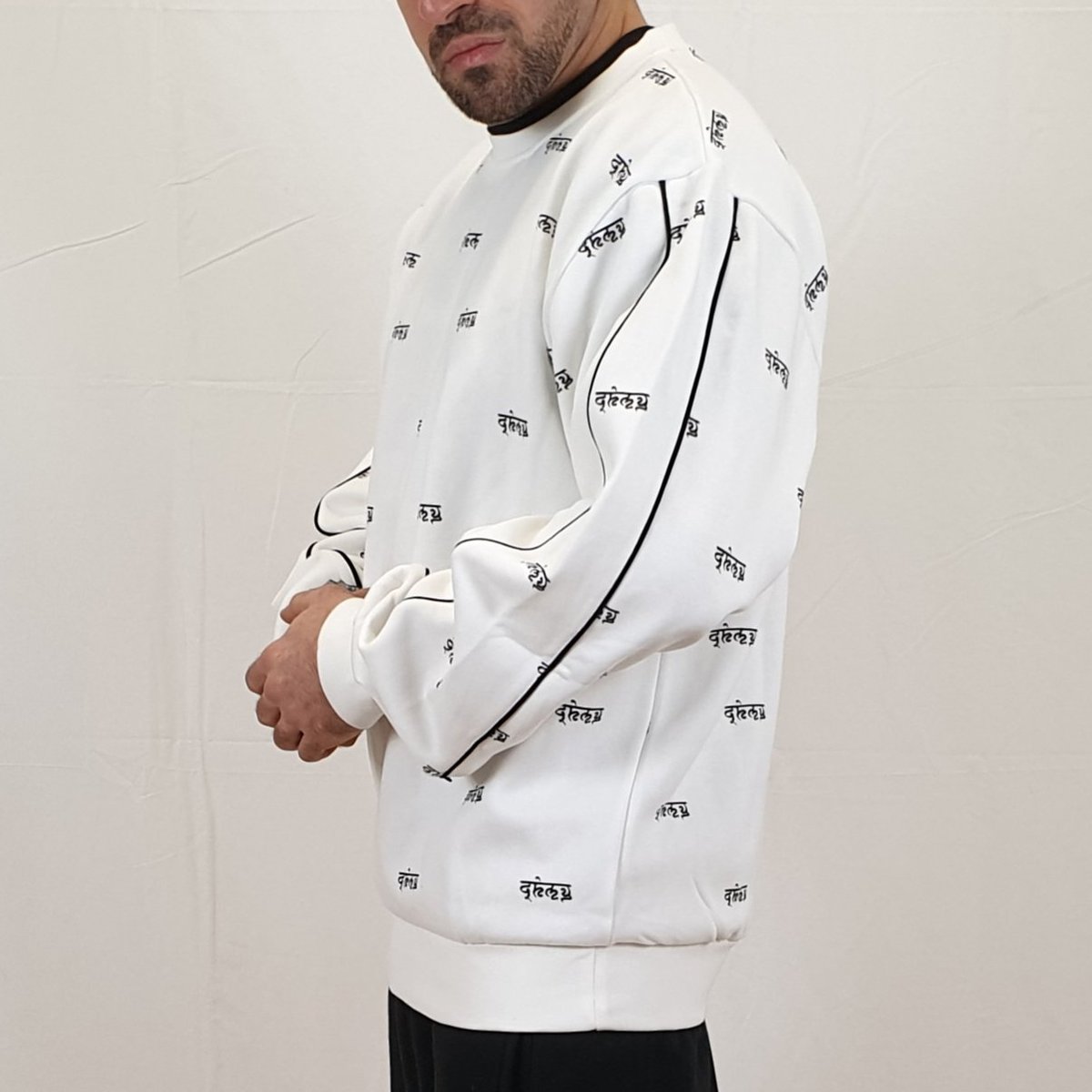 BADDA_CLOTHES's tweet photo. Shambala Crewneck  -20,00€
https://t.co/OfM9Tz09CS 
#grimey #grmy #white #sweater #icon #monogram #felpa #urbanwear #streetwear #hiphop #swag #badda #baddaclothes https://t.co/37WLNFCv8G